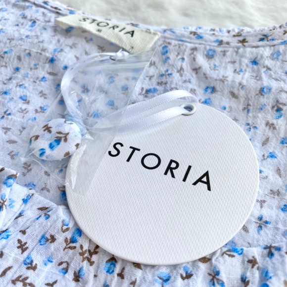 Red Dress Boutique Blue and White Floral Crop Top - Picture 12 of 13